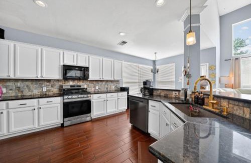 Stone Oak House | San Antonio Oasis Hot Tub & Pool Access home