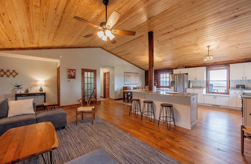 Blacksburg House | Scenic 4BR retreat with valley views, minutes from Blacksburg and Lane Stadium, sleeps 12