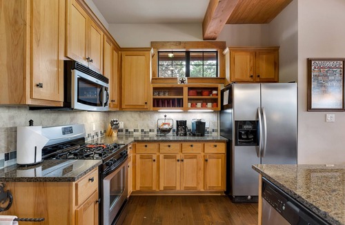 Leander House | Scenic Luxury Home - Hollows Resort & Marina, Lake Travis, 4 Pools