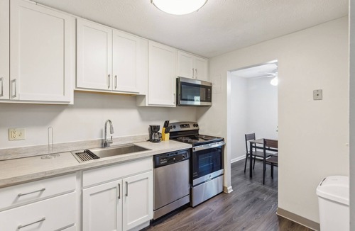 Parma Apartment | Scenic towers 3020I Cozy & Comfy I Free Parking