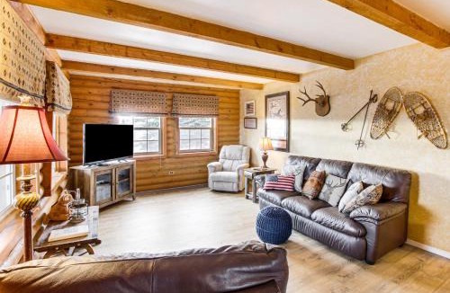 Sweetwater House | Scenic Views and Game Room Garden City Retreat!