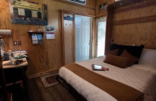 Chestnut Mound Bed & Breakfast | Scenic views and quiet comfort! The Piccolo private getaway @ Tuscany Inn