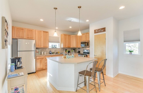 El Lago House | Seabrook Getaway w/Balconies & Bay Views!
