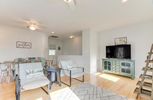 El Lago House | Seabrook Getaway with Balconies and Bay Views!