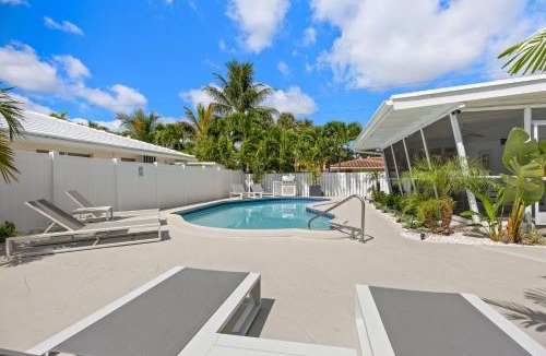 Dolphin Isles Apartment | Seashell Walk To The Beach Comfy Beds Firepit Pool