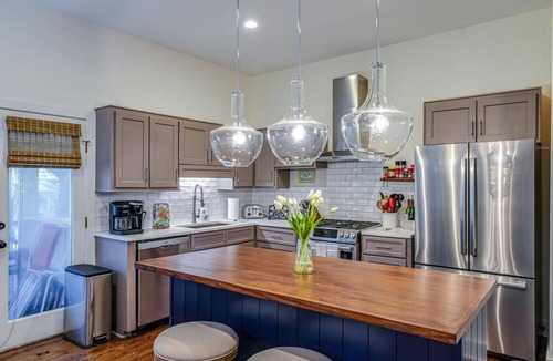 Isle of Palms House | Seaside Cottage 81 - Grand Pavilion Pool Pass!