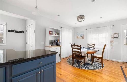 Warwick House | Seaside Serenity - Ocean view bliss near beach
