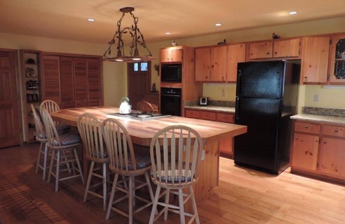 Ellijay Cabin | Secluded 3 Bedrooms, 2 1/2 Baths Cabin on the River with Fire Pit & Hot Tub