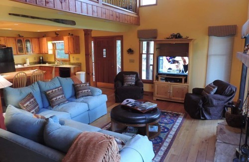 Ellijay Cabin | Secluded 3 Bedrooms, 2 1/2 Baths Cabin on the River with Fire Pit & Hot Tub