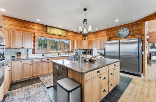Kremmling Cabin | Secluded 4 bedroom cabin, private HT, mt views
