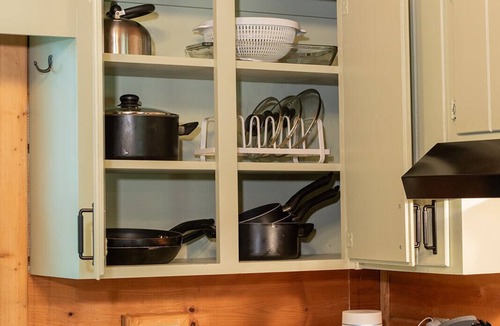 Cherry Log Cabin | Secluded 4WD adventure with mountain views, hot tub and flat yard. Pet-friendly!