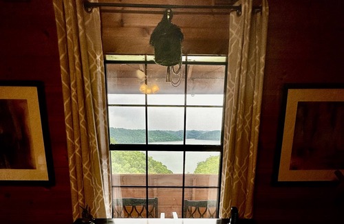 Baxter Cabin | Secluded Cabin With a View!