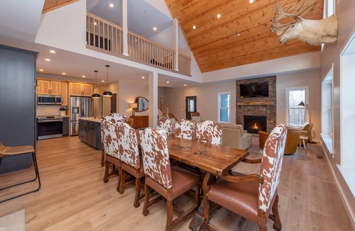 Mountainside House | Secluded Chalet w/Hot Tub & Pool Table