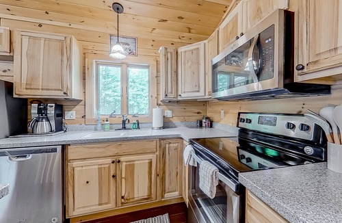 Wevertown Cottage | Secluded Haven | Guest house in Wevertown with wood stove, deck, W/D