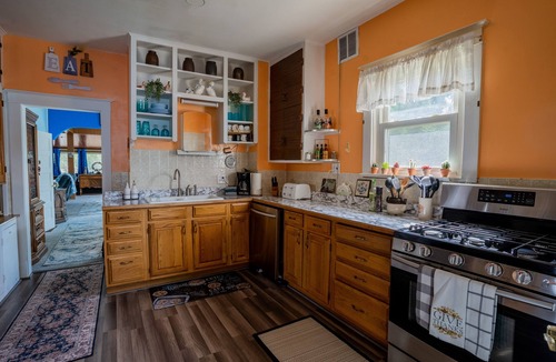 Berkeley House | Secluded in the City! New remodeled 2 bedroom near Berkeley Lake, pet friendly.