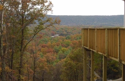 Berkeley Springs Ski Chalet | Secluded,Mountain View, House, Hot tub, Wifi, King beds, Near Cacapon State Park