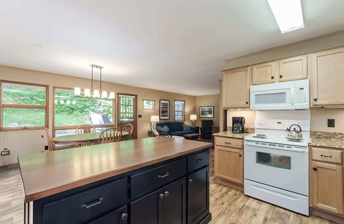 Berkeley Springs Cabin | Secluded Oasis w Hot Tub, Screened-in Porch, WiFi!