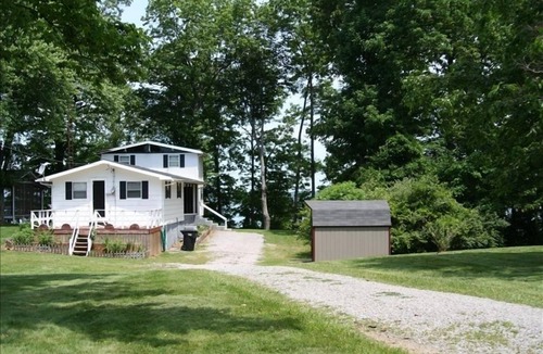 Scottsville House | Secluded spot with high speed internet! Enjoy the beauty of Barren River Lake!