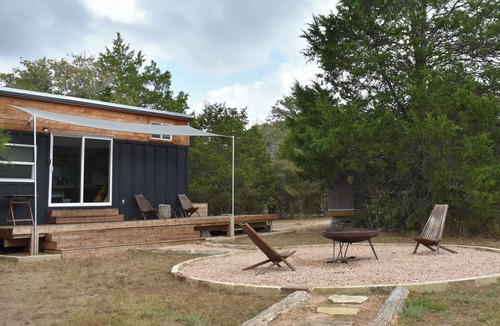 Paige Cabin | Secluded Tiny Home, firepit stargaze hike pond