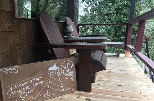 North Admiral Cabin | Secluded Tree-Top Cabin on West Seattle Waterfront