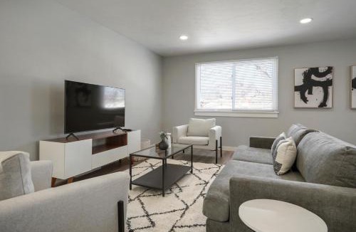 Highlands House | Serene 4-Bedroom Getaway in Arvada! Pet-friendly!