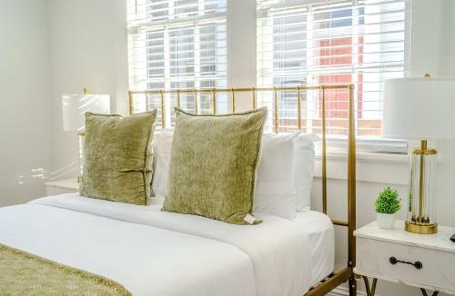 Touro House | Serene 4 Bedroom Home near French Quarter with Wi-Fi and Parking