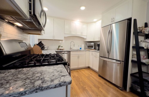Inglewood-Finn Hill House | 🏔️ Serene 4BR Retreat w/Outdoor Dining, Gym, Workstation & Modern Comforts