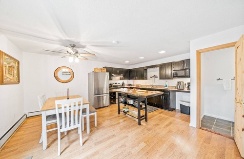 Chestertown Condo | Serene getaway with fireplace, grill, kayaks & washer/dryer