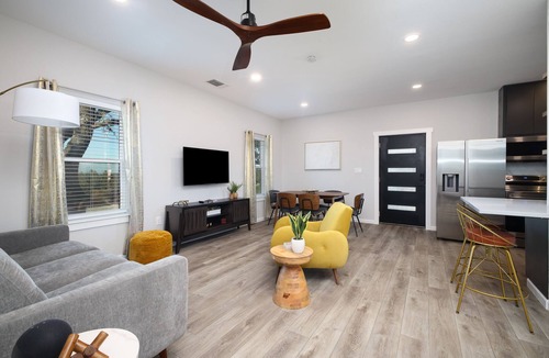 Spring Branch House | Serene Hill Country Casita ~ Scenic View ~ Patio