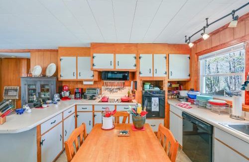 Salem House | Serene Home Between Lake Jocassee and Lake Keowee!