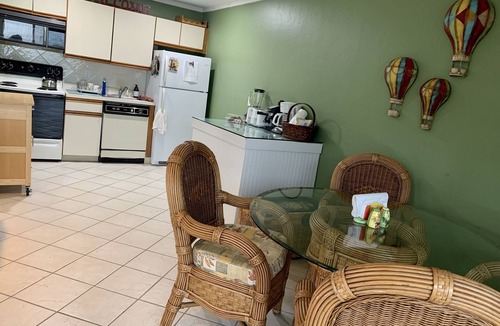 Montauk Condo | Serene Montauk Condo with Stunning Bay View and Pool