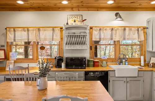 Lupton City House | Serene Mountain Hideaway: Hot Tub & Pizza Oven