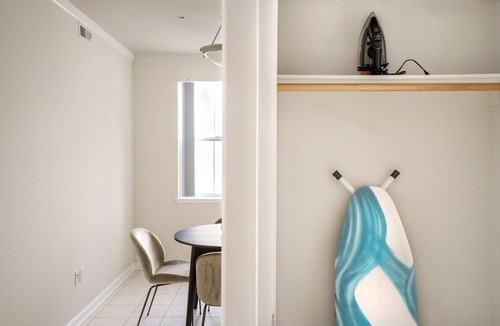 Central San Mateo Apartment | Serene Mountain View 1BR w/W/D, A/C & Lounge, nr Highways, by Blueground