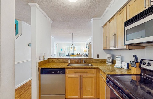 Hilton Head Island Villa | Serene, updated villa with WiFi, washer/dryer, central AC & pool