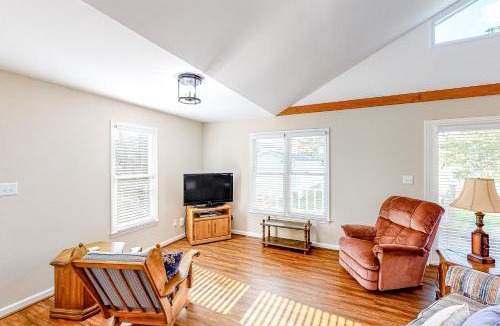 Prosperity House | Serenity at the Lake