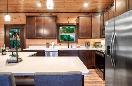 Chalet Village North House | Serenity Sunrise- Mtn VIEWS- Fire Pit- Gameroom