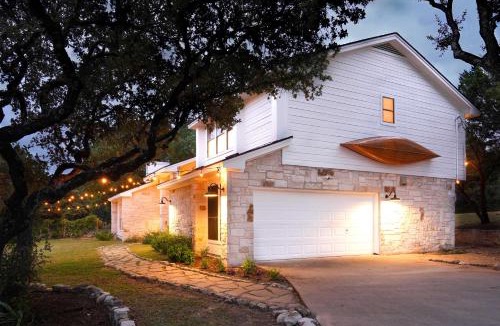 Apache Shores House | Shaded Getaway with BBQ and Fire Pit in Austin!