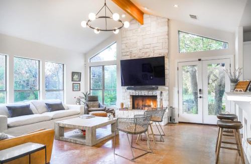 Apache Shores House | Shaded Getaway with BBQ and Fire Pit in Austin!