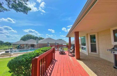 Temple House | Shaded Oaks Suite Luxury Stay by the Golf Course