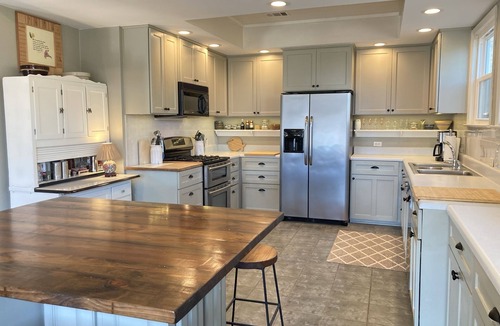 Little Kowaliga House | Shady Flat Fenced Yard, Pet-Friendly, Kayak, 3000 SF, 5 King BR's + Bunkroom