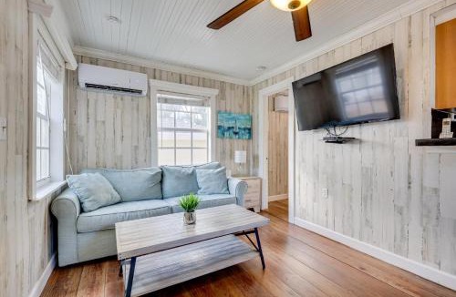 Harbordale House | Shared Pool and Backyard Small and Cozy Guest House