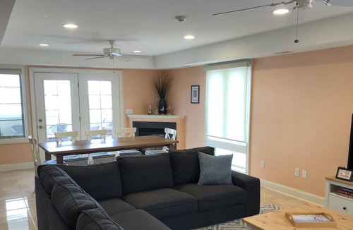 Gold Coast Condo | Short walk to the Beach! 4 bedroom, sleeps 9!