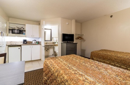 Ellendale Hotel | Siegel Select Bartlett