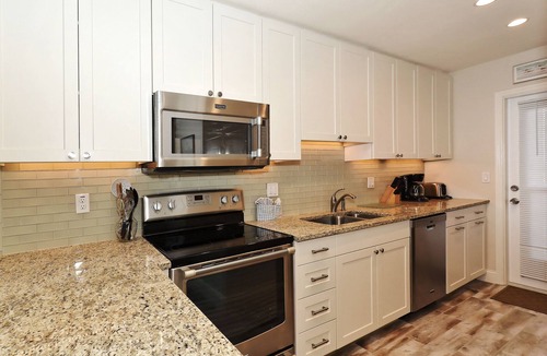 Siesta Key Condo | Siesta Key - Gulf-Front Retreat - 2 BR – Free Boat Docks - Upscale