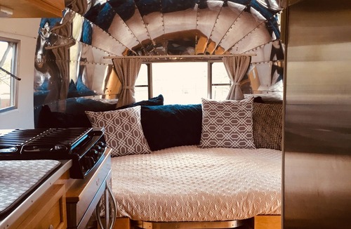 Durango House | SILVER FOX ~ Airstream in Apple-Orchard ~15 minutes from Downtown Durango