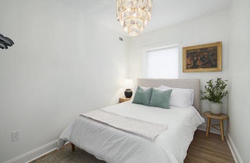 Roxborough-Manayunk Apartment | Silverwood Serenity - Balcony and City Views with Parking