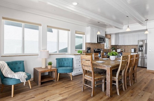 South Oceanside House | Single Family Gorgeous Beachfront Mansion on the Sand P1733-0