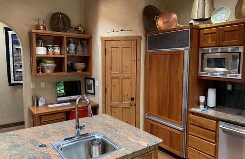 Santa Fe House | Single level large family home in the heart of SF.
