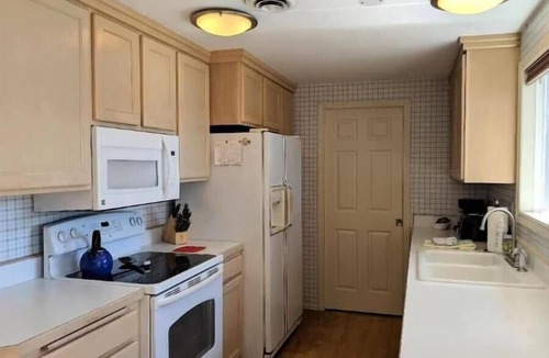 Florence House | Siuslaw Riverfront home, 3 bedroom, 2 bath, dog friendly - Dune it Right