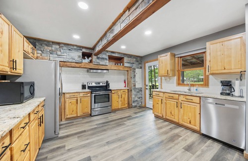 Mount Juliet Cabin | Six Unique Cabins on 180 Acre Farm near Nashville, Sleeps 37, Events Welcome!
